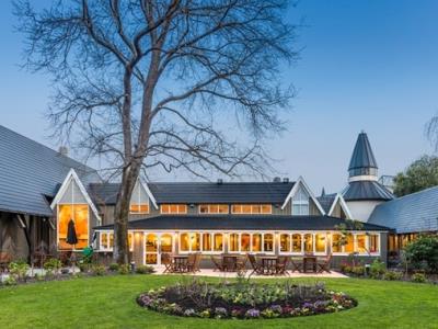 exterior view - hotel chateau on the park, doubletree hilton - christchurch, new zealand
