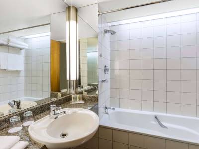 bathroom - hotel crowne plaza auckland - auckland, new zealand