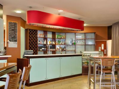bar - hotel ibis wellington - wellington, new zealand