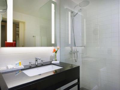 bathroom - hotel intercity hotel nizwa - nizwa, oman