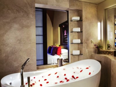 bathroom - hotel salalah rotana resort - salalah, oman