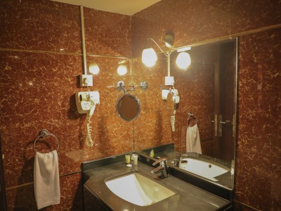 bathroom 1 - hotel caesar hotel - muscat, oman