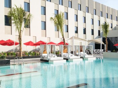 outdoor pool - hotel avani muscat - muscat, oman