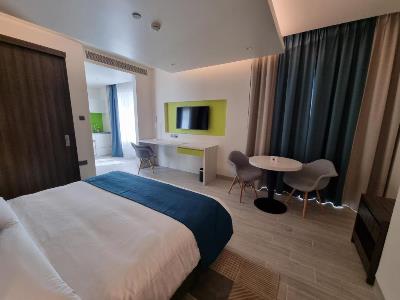 bedroom 2 - hotel citadines al ghubrah muscat - muscat, oman