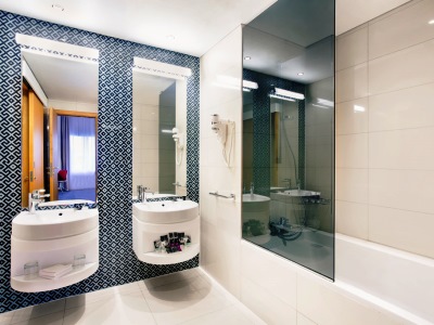 bathroom 1 - hotel mercure sohar - sohar, oman