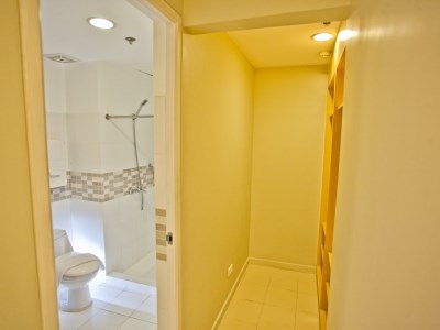 bathroom - hotel exchange regency - manila, philippines