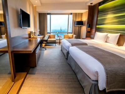 standard bedroom - hotel marco polo ortigas - manila, philippines