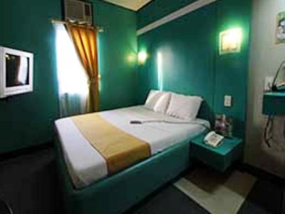 bedroom - hotel eurotel las pinas - manila, philippines