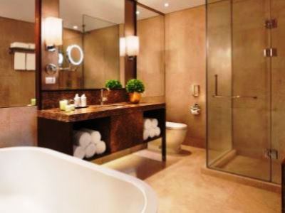 bathroom - hotel ascott bonifacio global city - manila, philippines