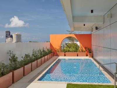 outdoor pool - hotel belmont hotel mactan - cebu, philippines