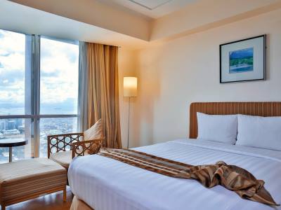 deluxe room - hotel crown regency hotel and towers - cebu, philippines