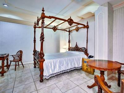 junior suite - hotel crown regency residences - cebu, philippines