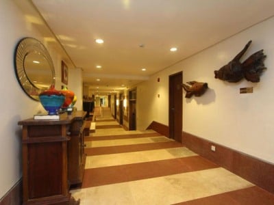 lobby 1 - hotel crown regency beach resort - boracay island, philippines