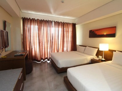 bedroom - hotel crown regency beach resort - boracay island, philippines