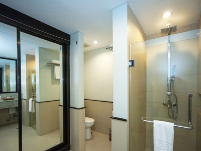 bathroom 1 - hotel fairways and bluewater boracay - boracay island, philippines