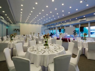 conference room - hotel microtel by wyndham up technohub - quezon, philippines