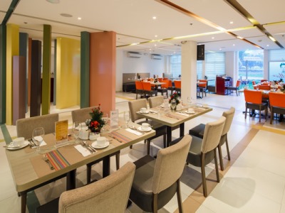 restaurant - hotel microtel by wyndham up technohub - quezon, philippines