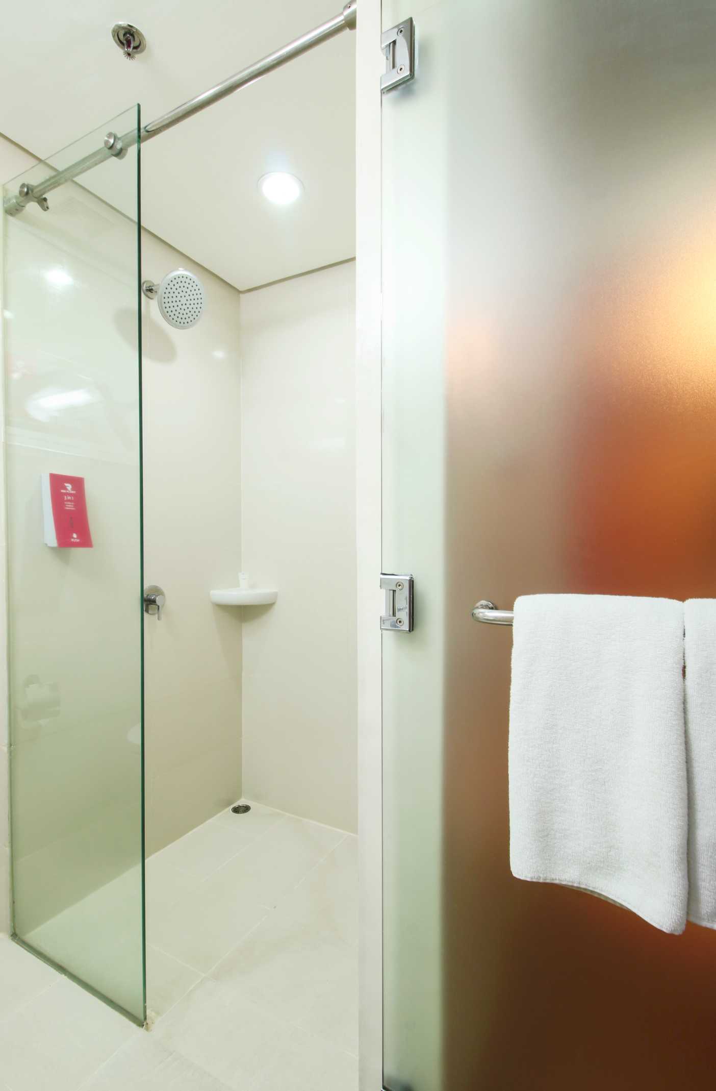 bathroom 1 - hotel red planet angeles city - angeles city, philippines