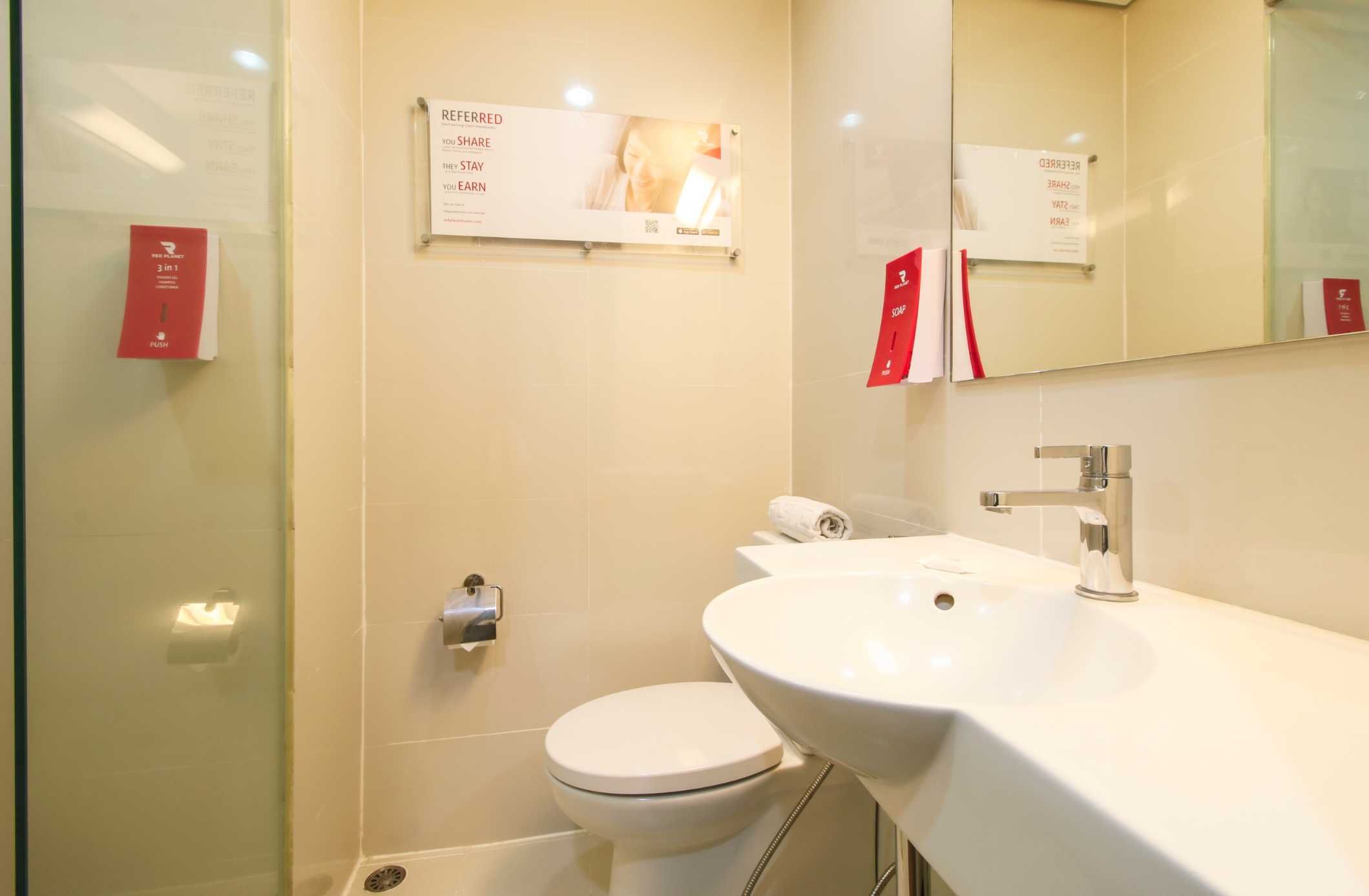 bathroom - hotel red planet angeles city - angeles city, philippines