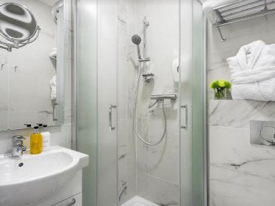 bathroom - hotel best western plus krakow old town - krakow, poland