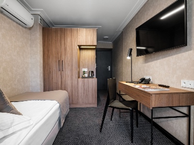 standard bedroom 1 - hotel logos - krakow, poland