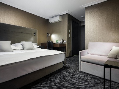 bedroom 1 - hotel logos - krakow, poland