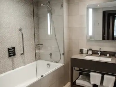 bathroom - hotel doubletree by hilton htl convt ctr - krakow, poland