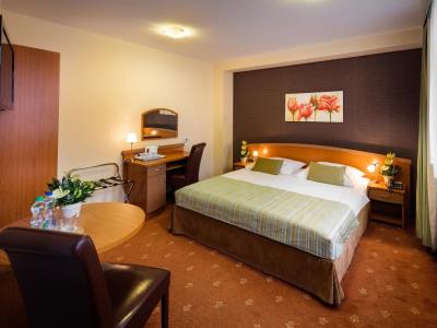 standard bedroom - hotel galicya - krakow, poland