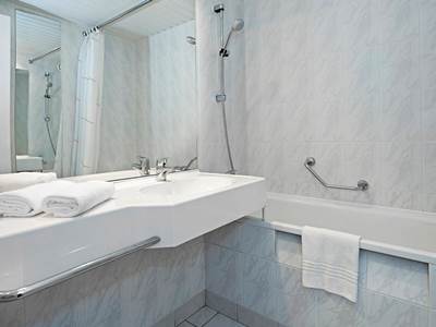 bathroom - hotel novotel poznan malta - poznan, poland
