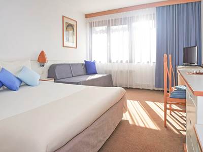 bedroom 1 - hotel novotel poznan malta - poznan, poland