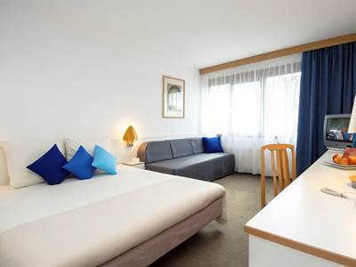 bedroom 2 - hotel novotel poznan malta - poznan, poland