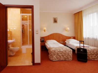 bedroom 4 - hotel best western portos - warsaw, poland