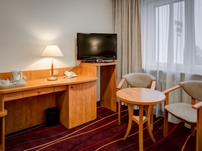 bedroom 5 - hotel best western portos - warsaw, poland