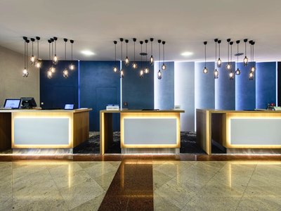 lobby - hotel courtyard warsaw airport - warsaw, poland