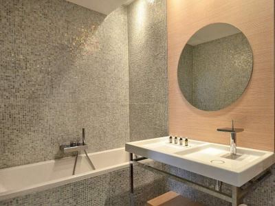 bathroom 1 - hotel sound garden - warsaw, poland