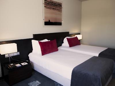 bedroom 7 - hotel melia ria hotel and spa - aveiro, portugal