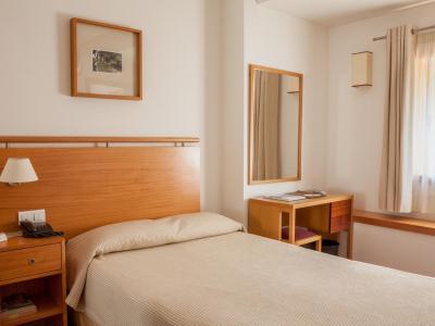 bedroom - hotel do lago - braga, portugal