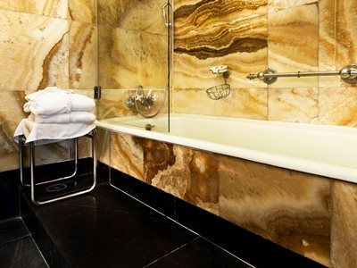 bathroom - hotel bussaco palace - bucaco, portugal