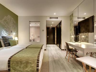 bedroom 2 - hotel inglaterra - estoril, portugal