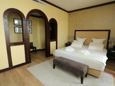 bedroom 6 - hotel inglaterra - estoril, portugal
