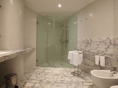 bathroom - hotel santa maria - fatima, portugal
