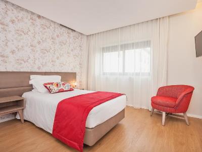 bedroom 2 - hotel essence inn marianos - fatima, portugal