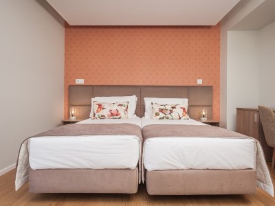 bedroom 8 - hotel essence inn marianos - fatima, portugal