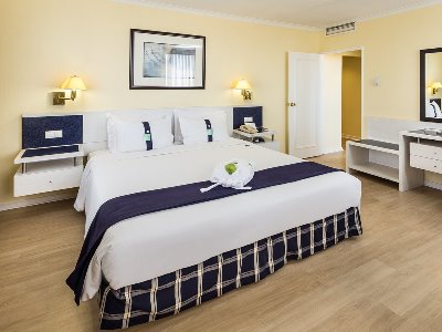 bedroom - hotel holiday inn lisbon - lisbon, portugal