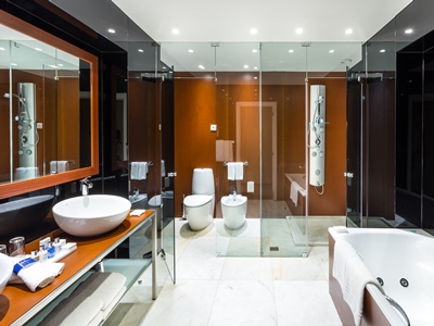 bathroom - hotel radisson blu lisboa - lisbon, portugal