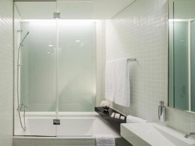 bathroom - hotel 3k europa - lisbon, portugal