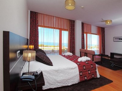 bedroom - hotel miramar sul - nazare, portugal