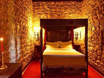 bedroom 5 - hotel pousada castelo de obidos - obidos, portugal