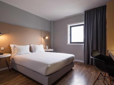 bedroom 1 - hotel cliphotel - porto, portugal
