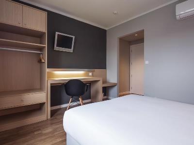 bedroom 2 - hotel cliphotel - porto, portugal